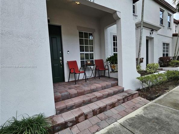 9572 SW 169th Pl, Miami FL 33196