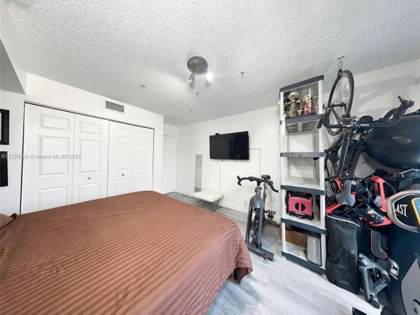 3500 Mystic Pointe Dr 401, Aventura FL 33180