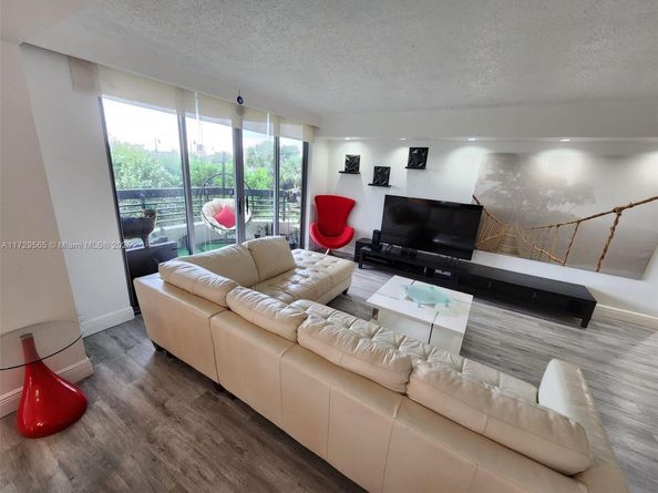 3500 Mystic Pointe Dr 401, Aventura FL 33180