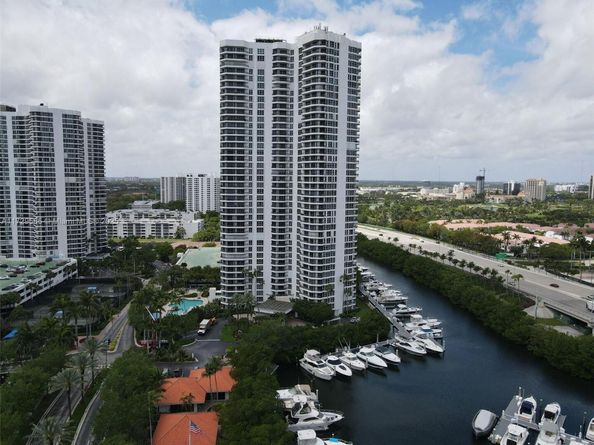 3500 Mystic Pointe Dr 401, Aventura FL 33180