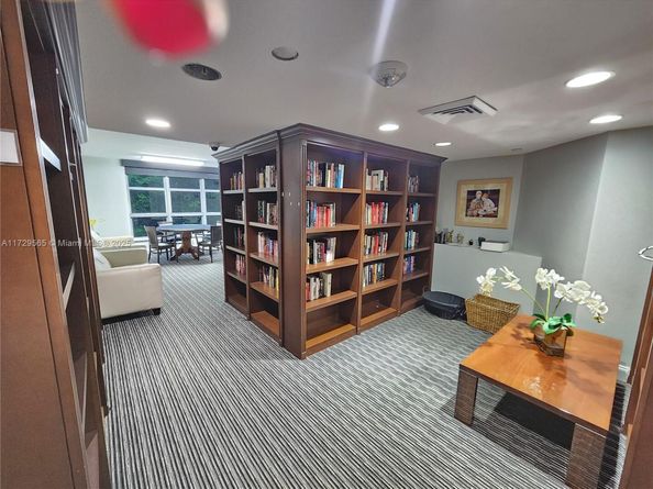 3500 Mystic Pointe Dr 401, Aventura FL 33180