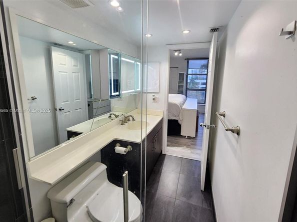 3500 Mystic Pointe Dr 401, Aventura FL 33180
