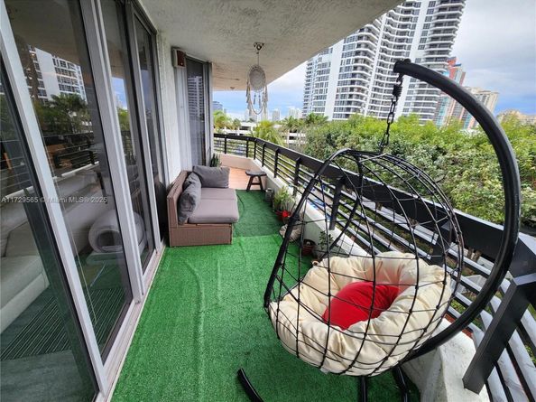 3500 Mystic Pointe Dr 401, Aventura FL 33180