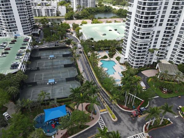 3500 Mystic Pointe Dr 401, Aventura FL 33180