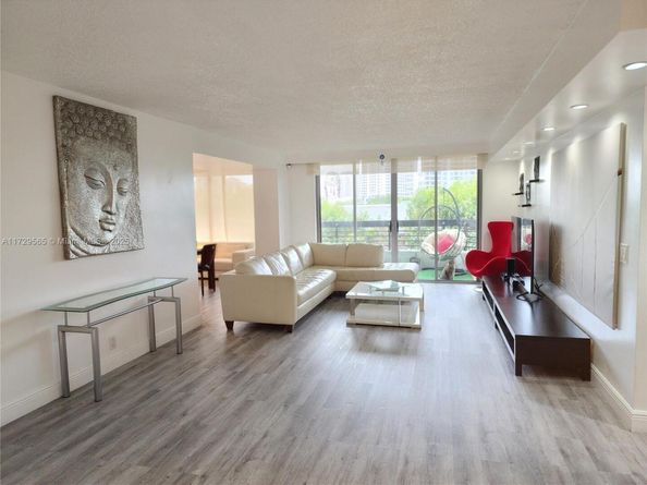3500 Mystic Pointe Dr 401, Aventura FL 33180