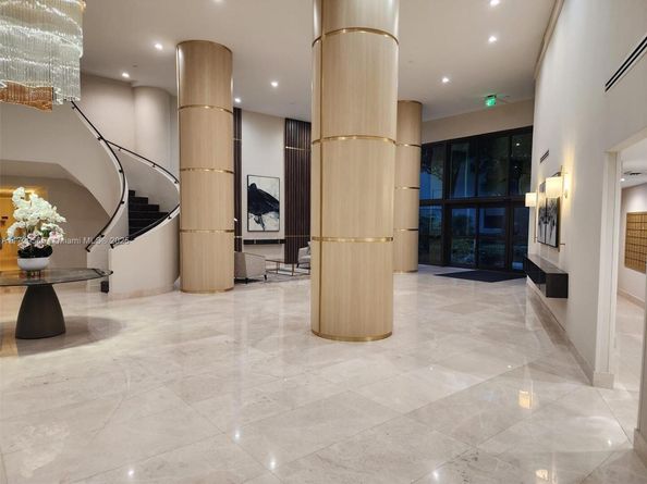 3500 Mystic Pointe Dr 401, Aventura FL 33180