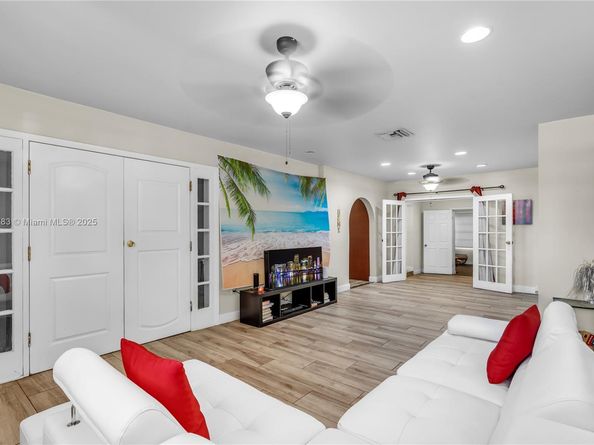 6441 Allen St, Hollywood FL 33024