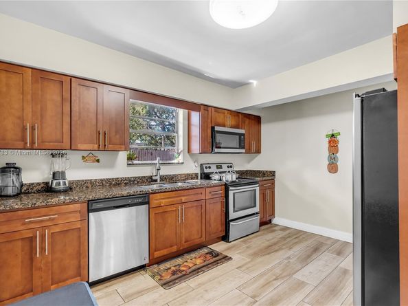 6441 Allen St, Hollywood FL 33024