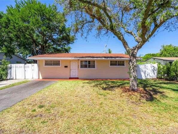 6441 Allen St, Hollywood FL 33024