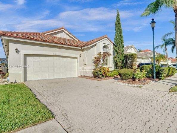1485 W Lacosta Dr W, Pembroke Pines FL 33027
