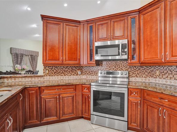 1485 W Lacosta Dr W, Pembroke Pines FL 33027