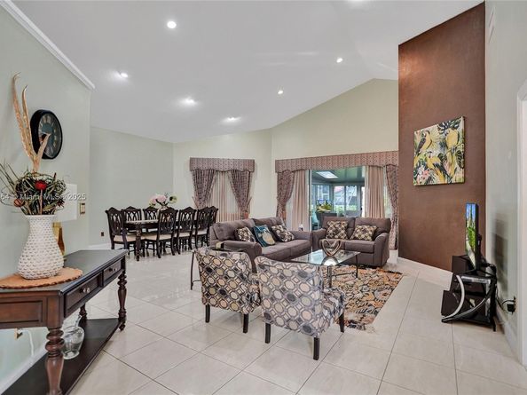 1485 W Lacosta Dr W, Pembroke Pines FL 33027