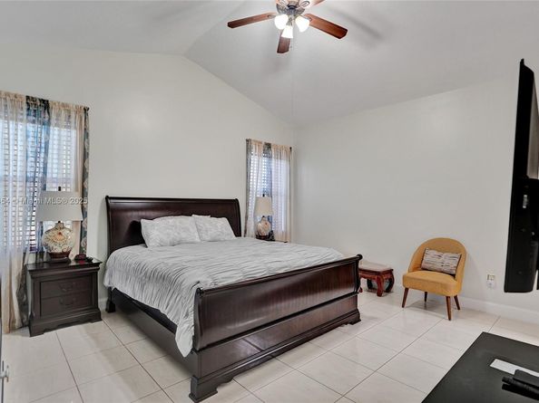 1485 W Lacosta Dr W, Pembroke Pines FL 33027