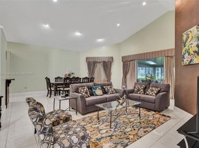 1485 W Lacosta Dr W, Pembroke Pines FL 33027