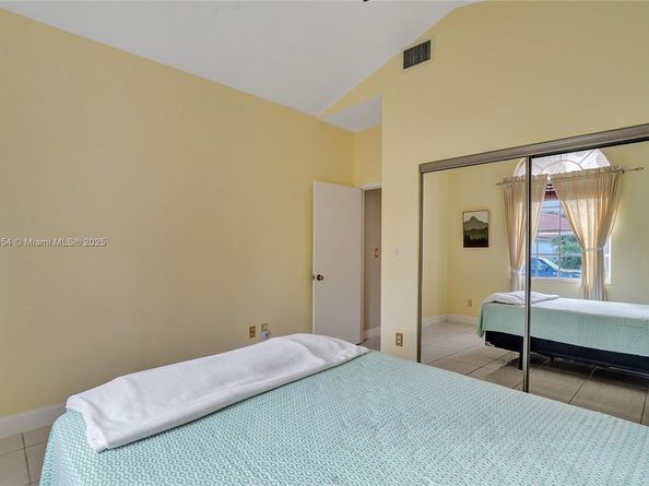 1485 W Lacosta Dr W, Pembroke Pines FL 33027