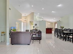1485 W Lacosta Dr W, Pembroke Pines FL 33027