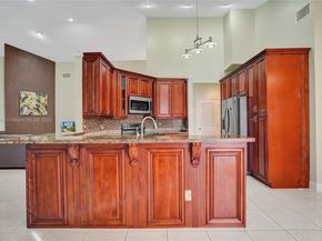1485 W Lacosta Dr W, Pembroke Pines FL 33027