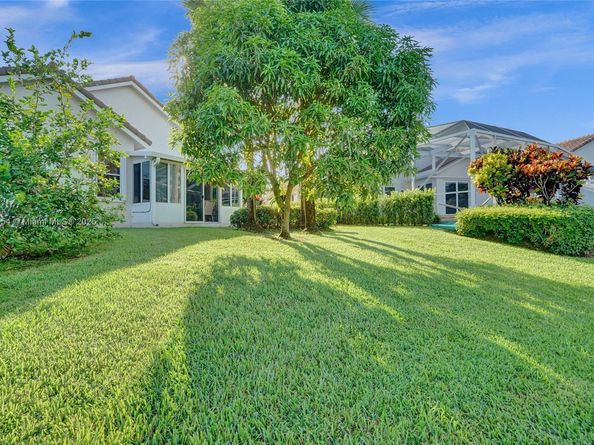 1485 W Lacosta Dr W, Pembroke Pines FL 33027