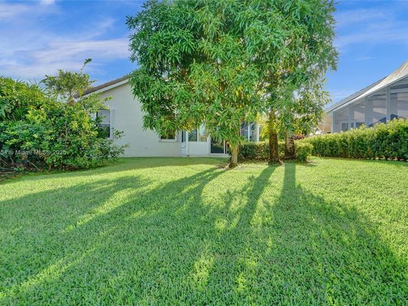 1485 W Lacosta Dr W, Pembroke Pines FL 33027