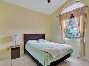 1485 W Lacosta Dr W, Pembroke Pines FL 33027