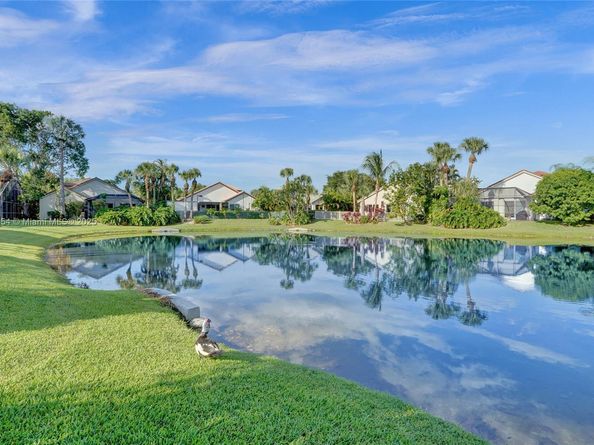 1485 W Lacosta Dr W, Pembroke Pines FL 33027