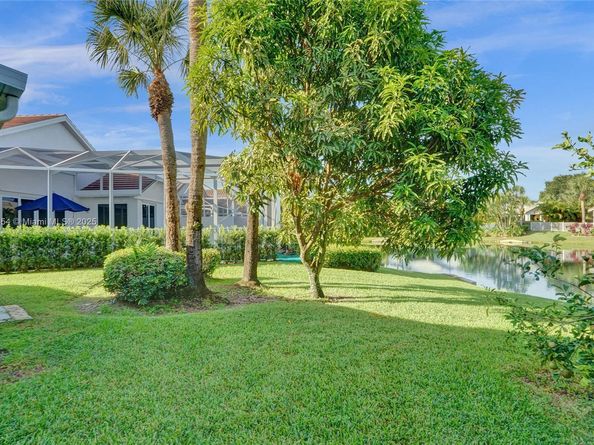 1485 W Lacosta Dr W, Pembroke Pines FL 33027