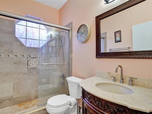 1485 W Lacosta Dr W, Pembroke Pines FL 33027