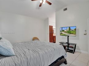 1485 W Lacosta Dr W, Pembroke Pines FL 33027