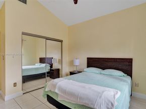 1485 W Lacosta Dr W, Pembroke Pines FL 33027