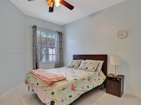 1485 W Lacosta Dr W, Pembroke Pines FL 33027