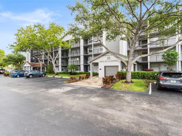 12501 SW 14th St 108R, Pembroke Pines FL 33027