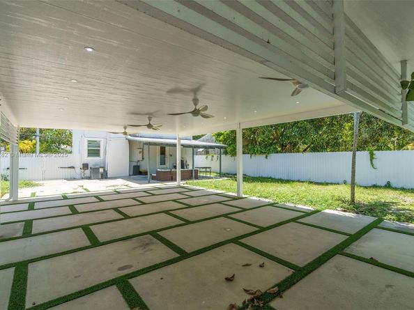 421 NW 44th St, Miami FL 33127