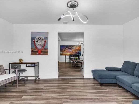 421 NW 44th St, Miami FL 33127