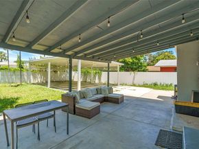 421 NW 44th St, Miami FL 33127