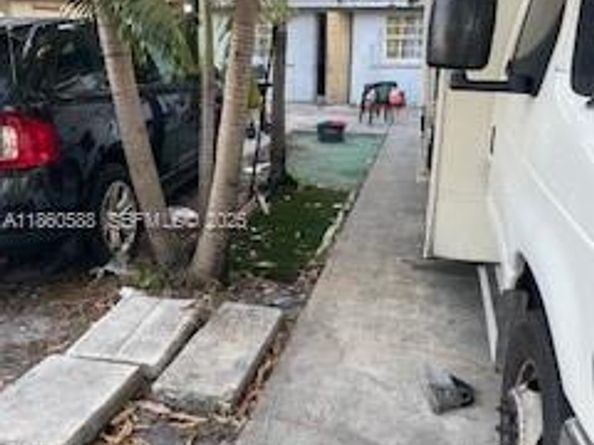 6034 Fillmore St, Hollywood FL 33024