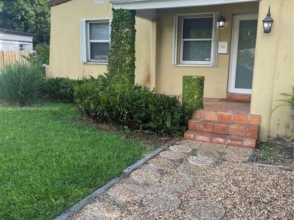 5886 SW 42nd St, Miami FL 33155