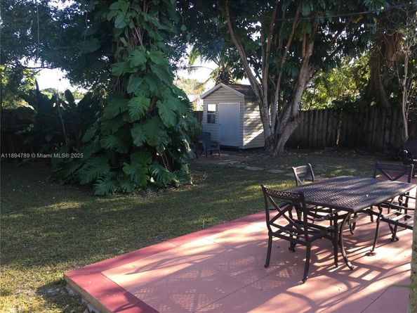 5886 SW 42nd St, Miami FL 33155