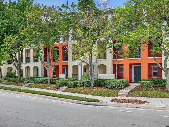 704 SW 1st Ave, Pompano Beach FL 33060