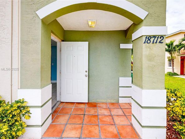 18712 SW 100th Ave 18712, Cutler Bay FL 33157