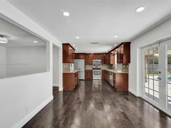 620 NE 2nd Street, Pompano Beach FL 33060