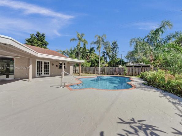 620 NE 2nd Street, Pompano Beach FL 33060