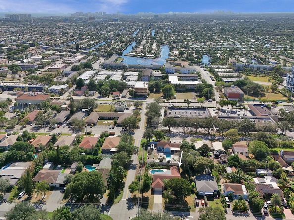620 NE 2nd Street, Pompano Beach FL 33060