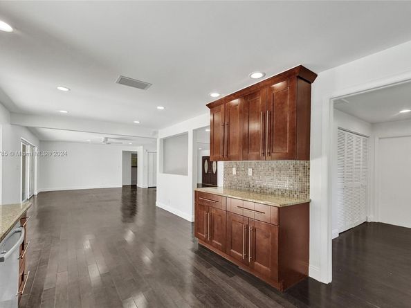 620 NE 2nd Street, Pompano Beach FL 33060