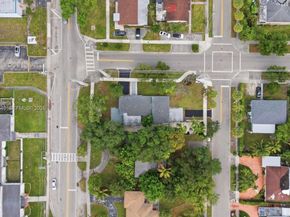 1810 NE 161st St, North Miami Beach FL 33162