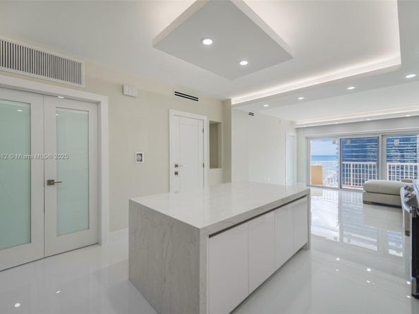 1950 S Ocean Dr 20L, Hallandale Beach FL 33009