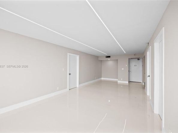 20379 W Country Club Dr 1938, Aventura FL 33180