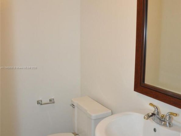 13499 Biscayne Blvd 1011, North Miami FL 33181