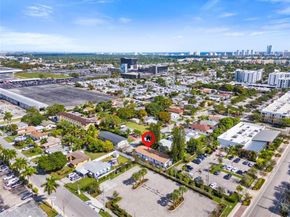 208 NE 4th St, Hallandale Beach FL 33009