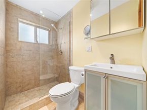 208 NE 4th St, Hallandale Beach FL 33009