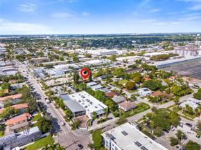 208 NE 4th St, Hallandale Beach FL 33009